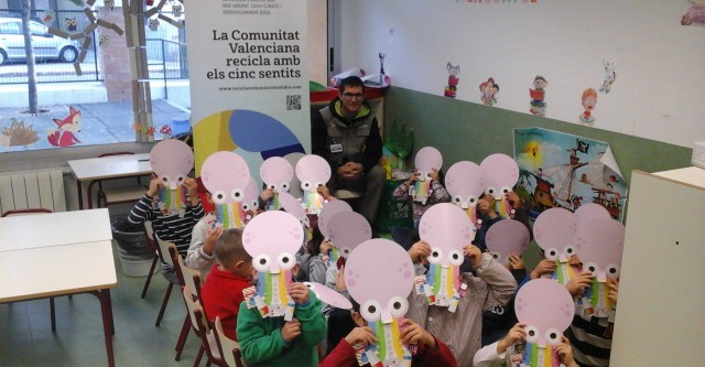 Lee más sobre el artículo Más de 300 niños de Vila-real participan en los talleres de ‘Recicla con los Cinco Sentidos’ en noviembre
