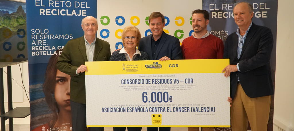Lee más sobre el artículo [:es]El COR destina los 6.000 euros del ‘Reto del Reciclaje’ a la asociación contra el cáncer[:va]El COR destina els 6.000 euros del ‘Repte del Reciclatge’ a l’associació contra el càncer[:]