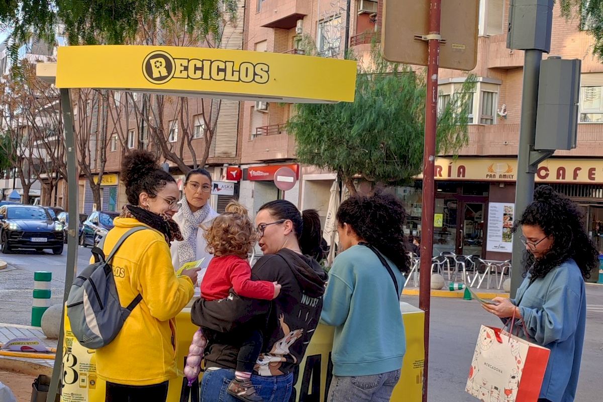 Lee más sobre el artículo ECOEMBES premia en Alboraya con horchata gratis a las personas que se registren en la app RECICLOS