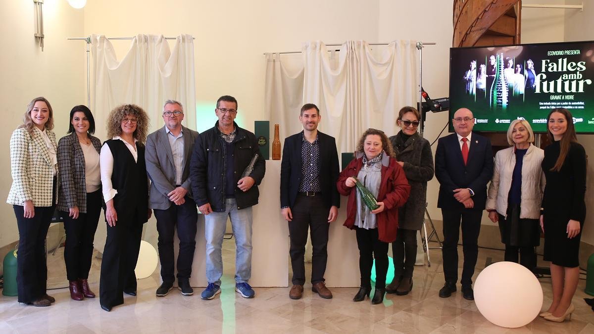 Lee más sobre el artículo Ecovidrio presenta Falles amb Futur gravat a vidre con la sostenibilidad como eje clave en la evolución de nuestras fiestas