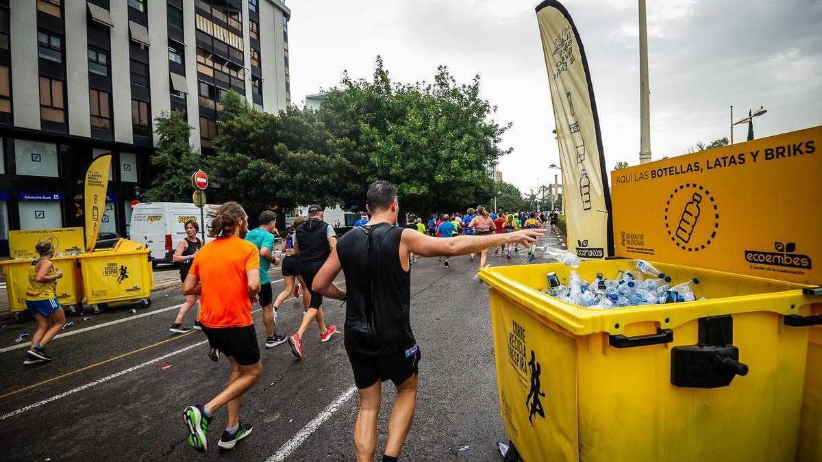 Lee más sobre el artículo Medio y Maratón de Valencia siguen apostando por el reciclaje
