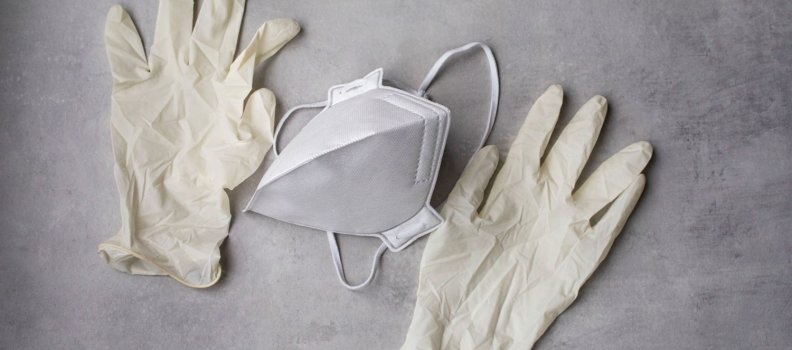Guantes y mascarillas al contenedor de resto